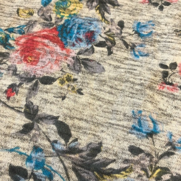 Beautiful floral hoodie - Picture 2 of 4